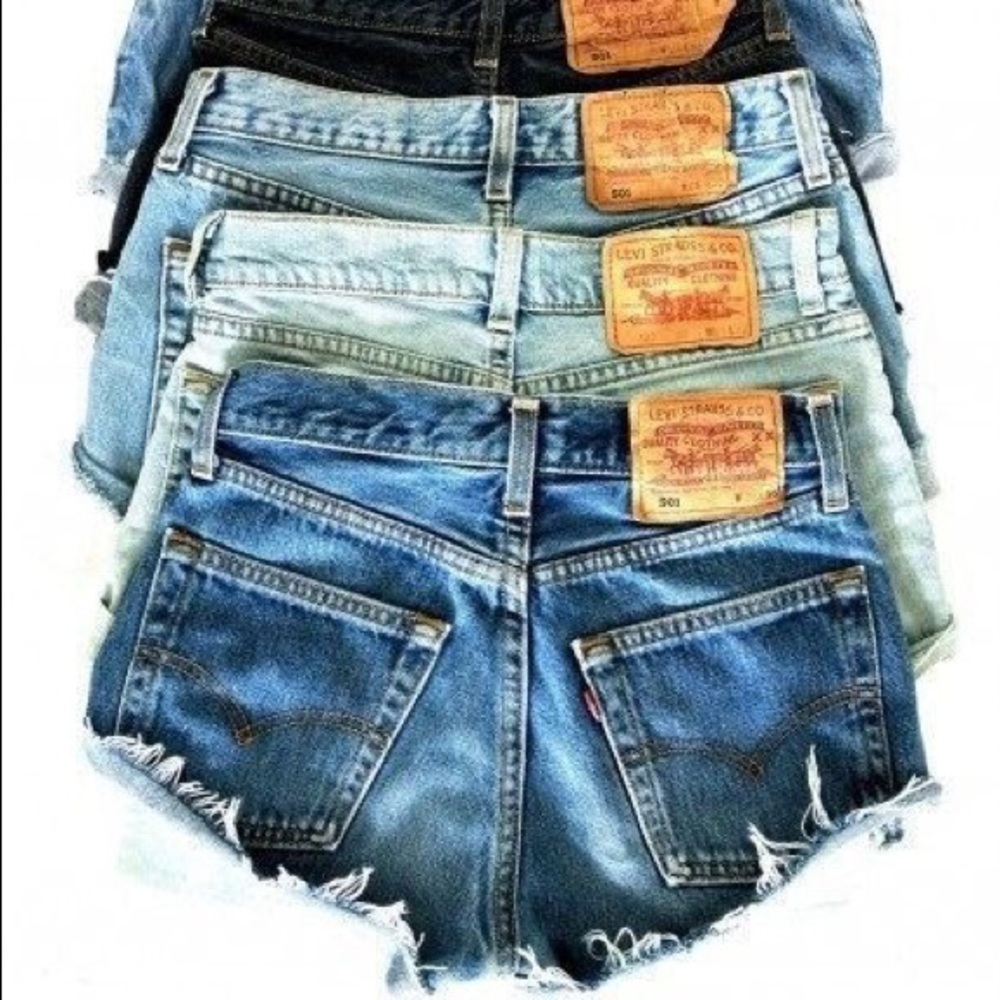 LAST DAY LAST PRICE! Levi 505 Cutoff Shorts